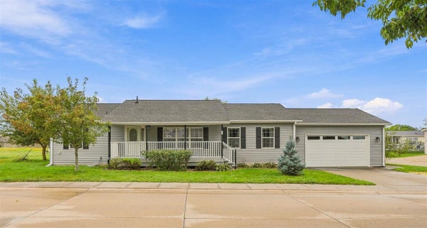 288 PADDOCK CIR, IOWA CITY, IA 52240 - Image eab1d745ea8d0c3d7dac2d2b34e27b87/1096510054