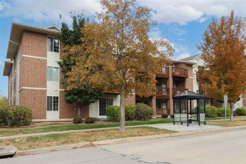 Photo of 458 West Side Dr, IowaCity, IA 52246 (MLS # 202601186)