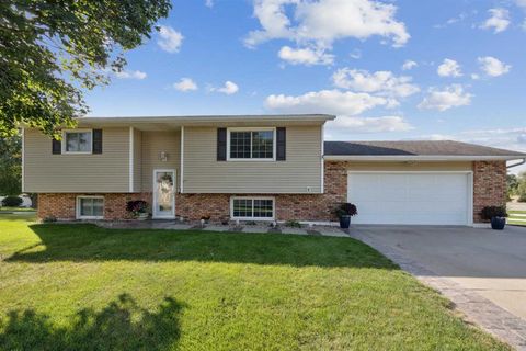 Photo of 1002 W 17th St, Vinton, IA 52349 (MLS # 202602358)