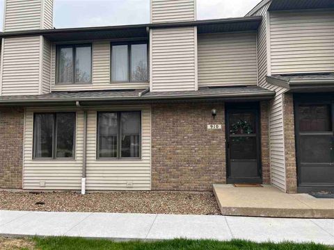 Photo of 910 West Side Dr., Iowa City, IA 52246 (MLS # 202502465)