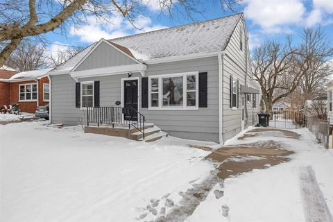 Photo of 1705 Morningside Dr, IowaCity, IA 52245 (MLS # 202601848)