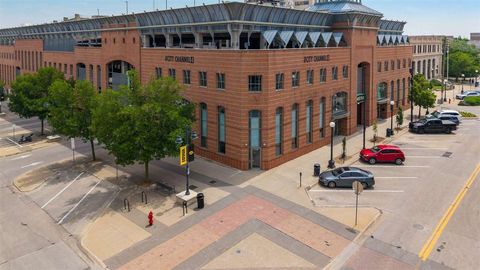 Photo of 2 S Linn St Units 2 & 4 combined, Iowa City, IA 52240 (MLS # 202503784)