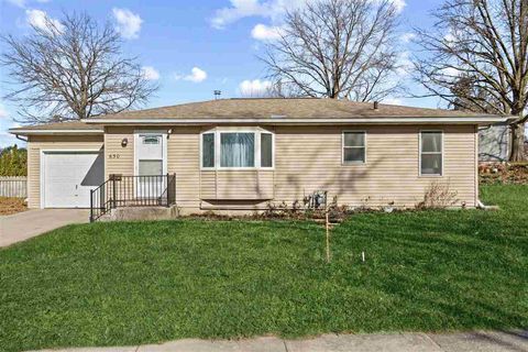 Photo of 630 Diana Ct, Iowa City, IA 52240 (MLS # 202502020)