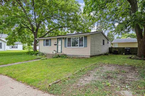 Photo of 815 Page St, Iowa City, IA 52240 (MLS # 202504492)