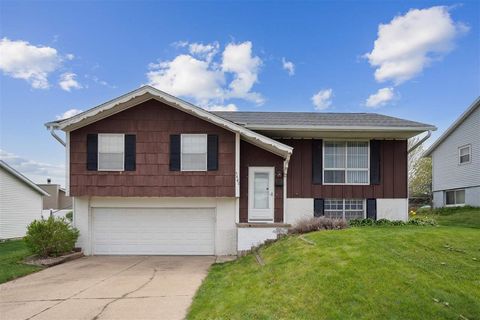 Photo of 5407 Skyline Dr NW, Cedar Rapids, IA 52405 (MLS # 202503388)