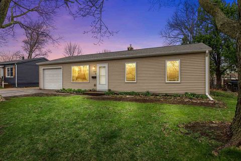 Photo of 2224 California Ave, Iowa City, IA 52240 (MLS # 202502285)