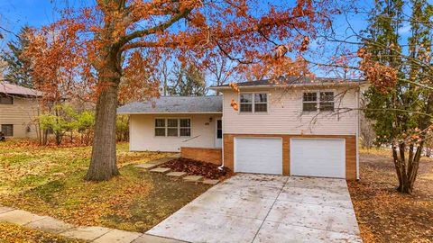 Photo of 420 Terrace Rd, IowaCity, IA 52245 (MLS # 202507090)