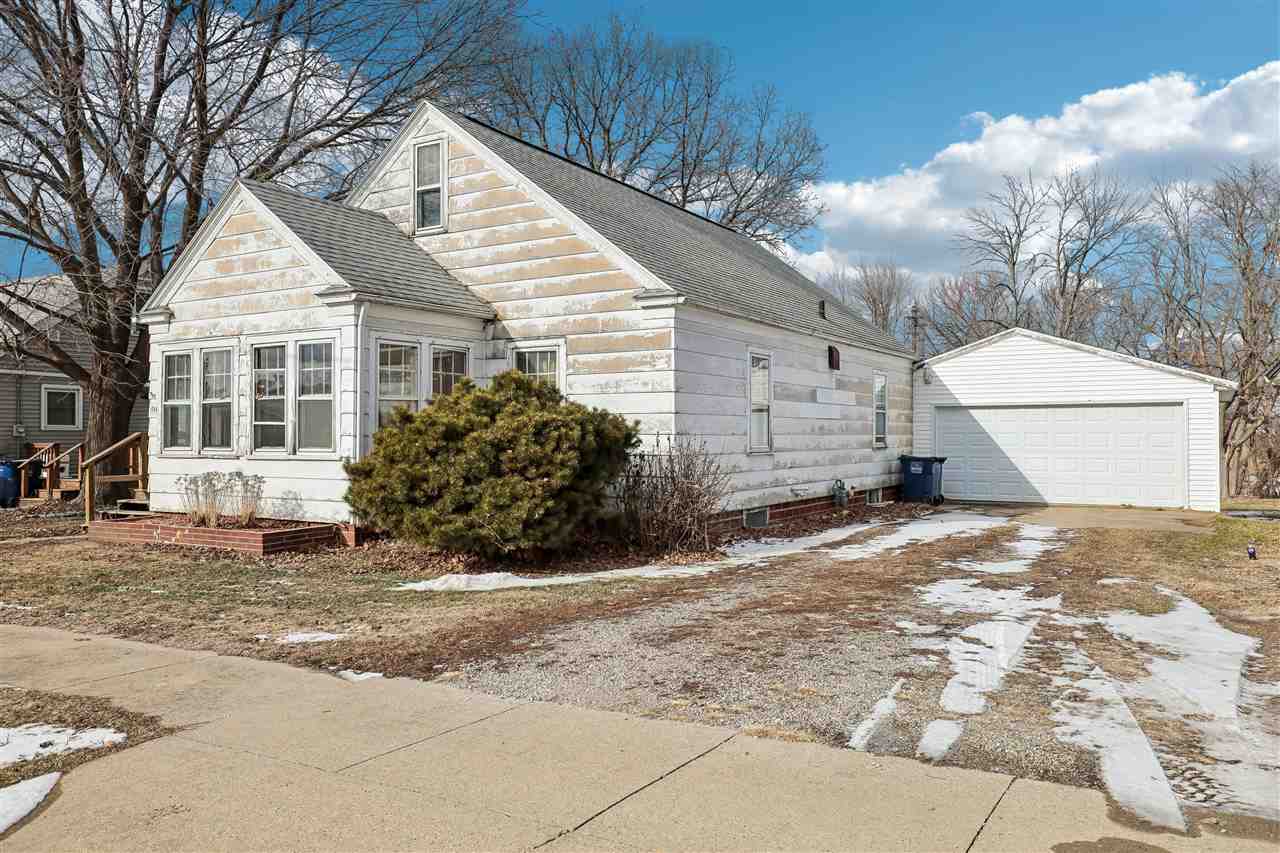 Photo 1 of 25 — 414 2nd St, Victor, IA 52347