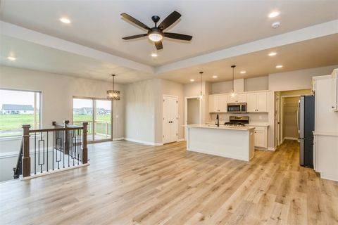 Photo of 721 Chamberlin Ln, North Liberty, IA 52317 (MLS # 202505445)