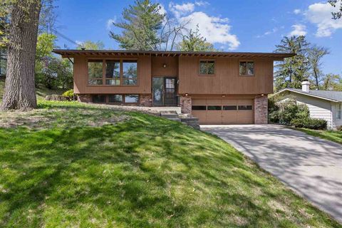 Photo of 3729 Wenig Rd NE, Cedar Rapids, IA 52402 (MLS # 202503047)