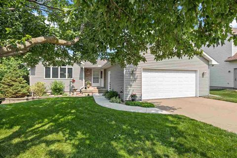 Photo of 2215 Balsam Ct, Iowa City, IA 52240 (MLS # 202503862)