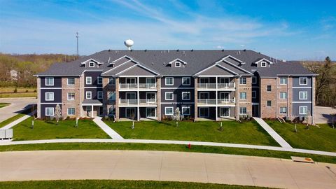 Photo of 2875 Spring Rose Cir #302, Coralville, IA 52241 (MLS # 202406207)