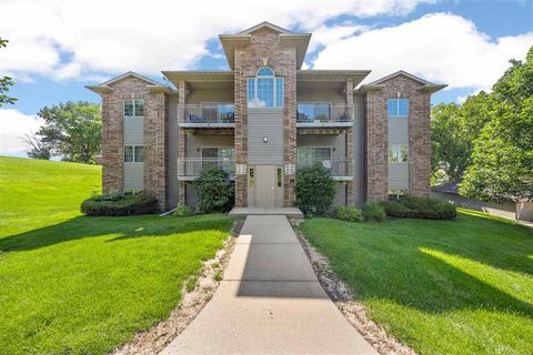Photo of 471 N 1st Avenue, IowaCity, IA 52245 (MLS # 202603805)
