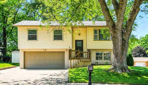Photo of 605 Wheaton Rd, Iowa City, IA 52246 (MLS # 202504550)