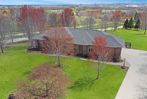 Photo of 14 Redbud Pl, Iowa City, IA 52246 (MLS # 202502616)