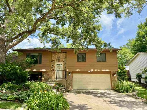 Photo of 104 Oberlin St, Iowa City, IA 52245 (MLS # 202504422)