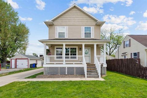 Photo of 1519 NW 8th Street, Cedar Rapids, IA 52405 (MLS # 202503237)