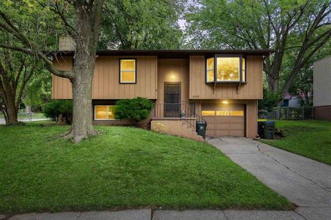 Photo of 1608 Burns Ave, Iowa City, IA 52240 (MLS # 202504483)