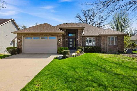 Photo of 32 Donegal Pl, IowaCity, IA 52246 (MLS # 202602614)