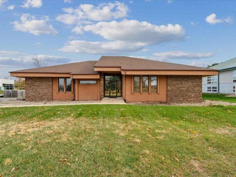 Photo of 3900 River Ridge Dr NE #A, CedarRapids, IA 52402 (MLS # 202506978)