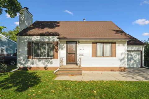 Photo of 1600 Henderson Dr, IA 52302 (MLS # 202505960)