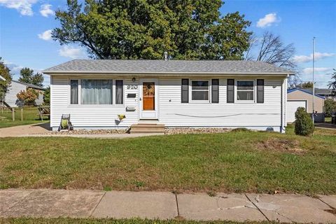Photo of 920 W 8th Ave, Marion, IA 52302 (MLS # 202506617)