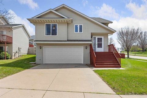 Photo of 2871 Irving Ave, Iowa City, IA 52246 (MLS # 202502521)