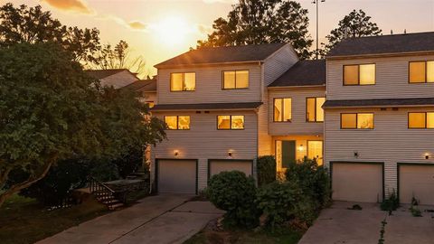 Photo of 653 Westwinds Dr, Iowa City, IA 52246 (MLS # 202504256)