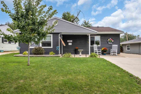 Photo of 1307 18th St, CedarRapids, IA 52404 (MLS # 202605642)