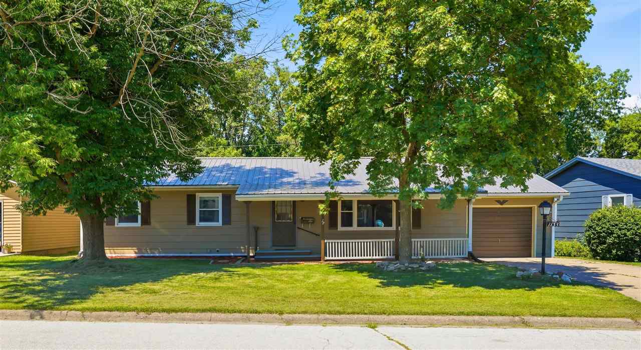 Photo 1 of 36 — 1133 Oakview Dr, ColumbusJunction, IA 52738