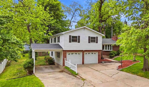 Photo of 305 Woodridge Ave, IowaCity, IA 52245 (MLS # 202603403)