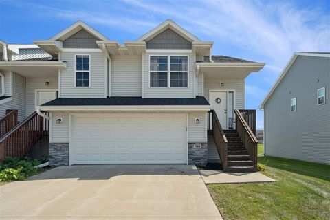 Photo of 388 Tanglewood Dr, IA 52333 (MLS # 202506025)