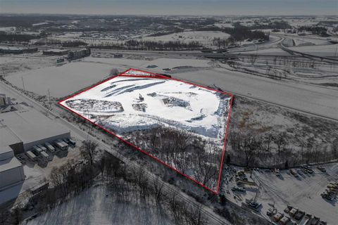 Photo of 300 Westcor Dr, Coralville, IA 52241 (MLS # 202507385)