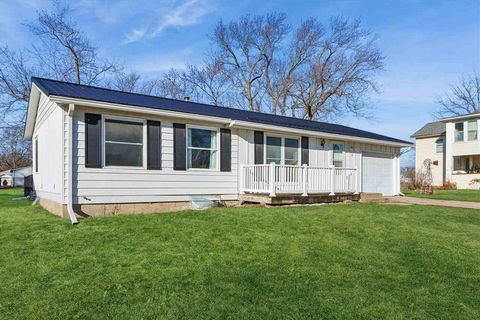 Photo of 114 N Highland St, NorthEnglish, IA 52316 (MLS # 202600318)