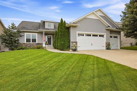 Photo of 435 Oak Park Circle, Marion, IA 52302 (MLS # 202605701)