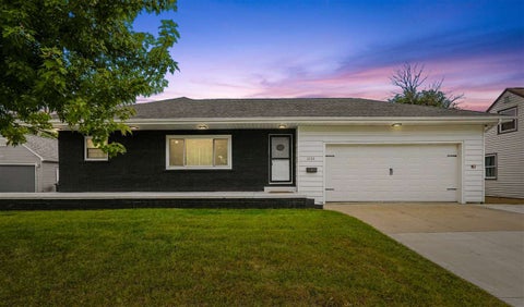 Photo of 1133 35th St NE, CedarRapids, IA 52402 (MLS # 202605606)