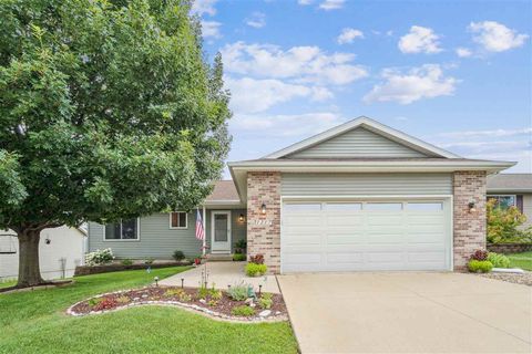 Photo of 1217 Wolf Dr NW, Cedar Rapids, IA 52405 (MLS # 202504765)