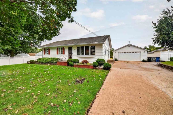 288 28TH AVE SW, CEDAR RAPIDS, IA 52404 - Image f5fcc2d29669bc592ab2e031c4d2b49c/831921178