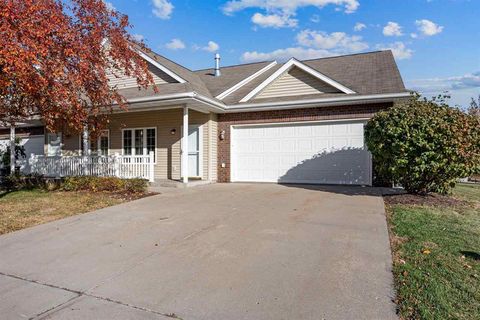 Photo of 12 Brentwood Dr, IowaCity, IA 52245 (MLS # 202506902)