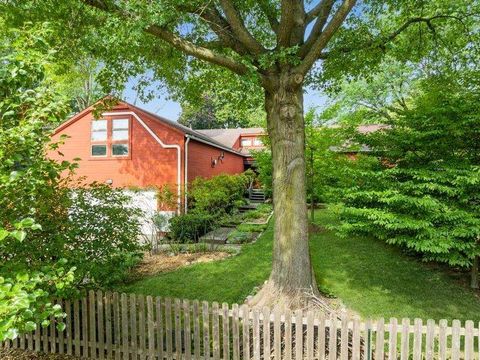 Photo of 1401 Burry Dr, Iowa City, IA 52246 (MLS # 202505094)