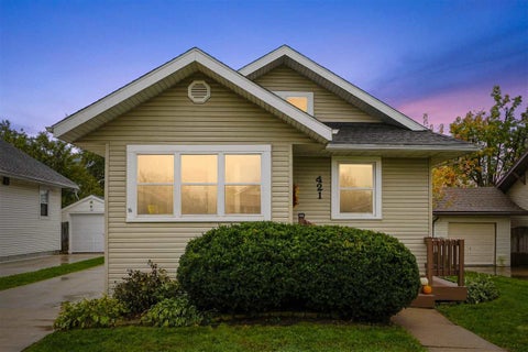 Photo of 421 33rd St NE, CedarRapids, IA 52402 (MLS # 202606126)