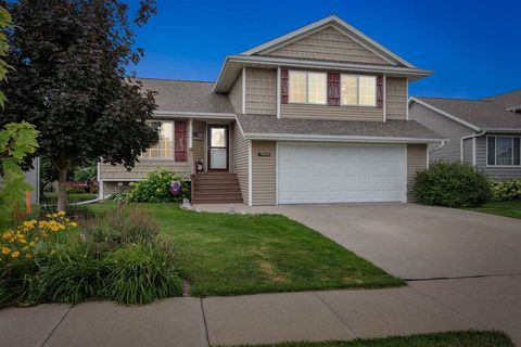 Photo of 1533 Vesti Ln, Iowa City, IA 52240 (MLS # 202504527)
