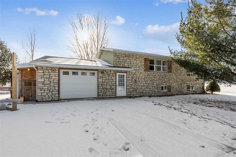 Photo of 2866 60th St, Vinton, IA 52349 (MLS # 202600831)