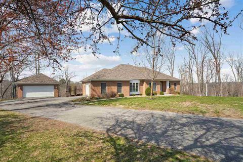 Photo of 3110 Pinney Woods Ln SE, Cedar Rapids, IA 52403 (MLS # 202502609)