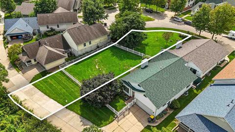 Photo of 900 Longfellow Pl, IowaCity, IA 52240 (MLS # 202603527)