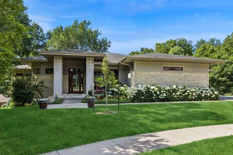 Photo of 2000 Forest Hill Cir, Coralville, IA 52241 (MLS # 202504449)