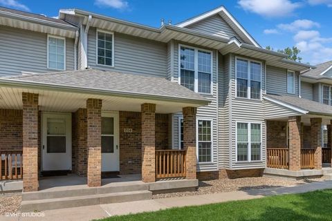 Photo of 714 West Side Drive, Iowa City, IA 52246 (MLS # 202504993)