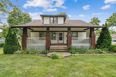 Photo of 1261 Elmhurst Dr NE, Cedar Rapids, IA 52402 (MLS # 202505085)