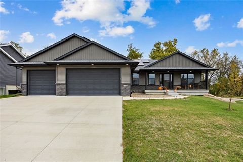 Photo of 1698 Foxborough Dr, Marion, IA 52302 (MLS # 202506600)