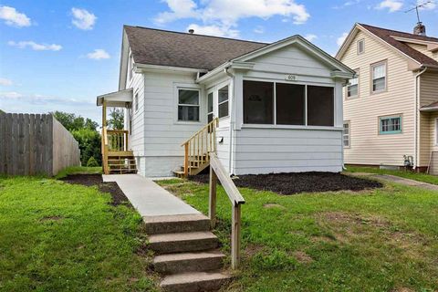 Photo of 609 34th St NE, Cedar Rapids, IA 52402 (MLS # 202504480)